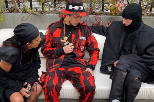 Desainer Indonesia Pakai Baju Pemuda Pancasila di Paris Fashion Week