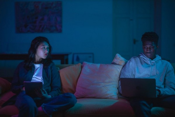 5 Perbedaan antara Cinta yang Pudar dengan Sekadar Sibuk