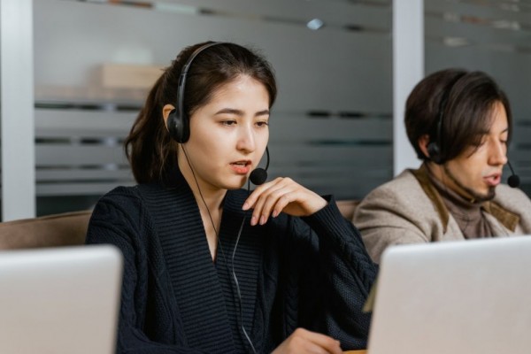 5 Tugas Customer Service Online Shop, yang Langsung Handle Pelanggan!