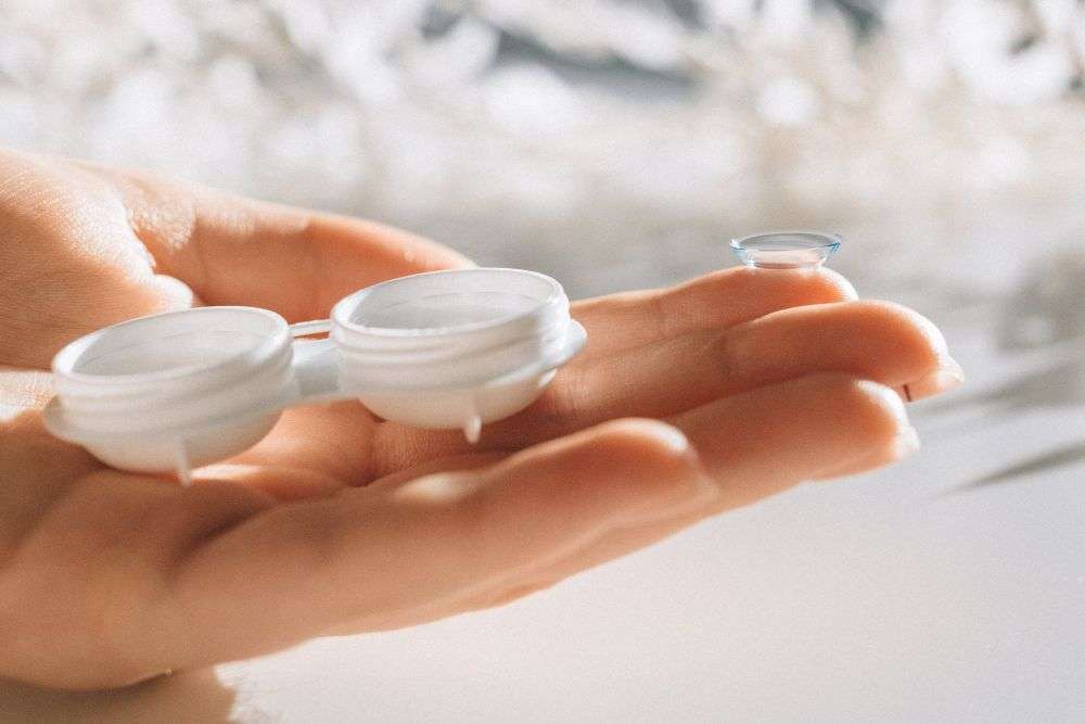 Kesalahan Memakai Softlens Yang Berisiko