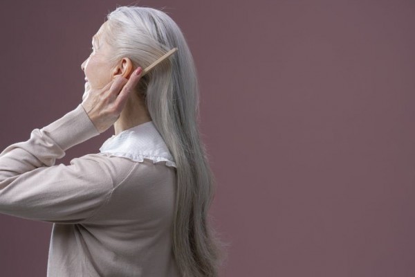 5 Cara Membersihkan Sisir Agar Rambut Semakin Sehat