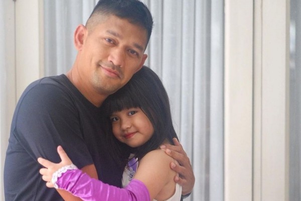 Bak Ayah Kandung, 10 Potret Kedekatan Ibnu Jamil dan Putri Sambungnya