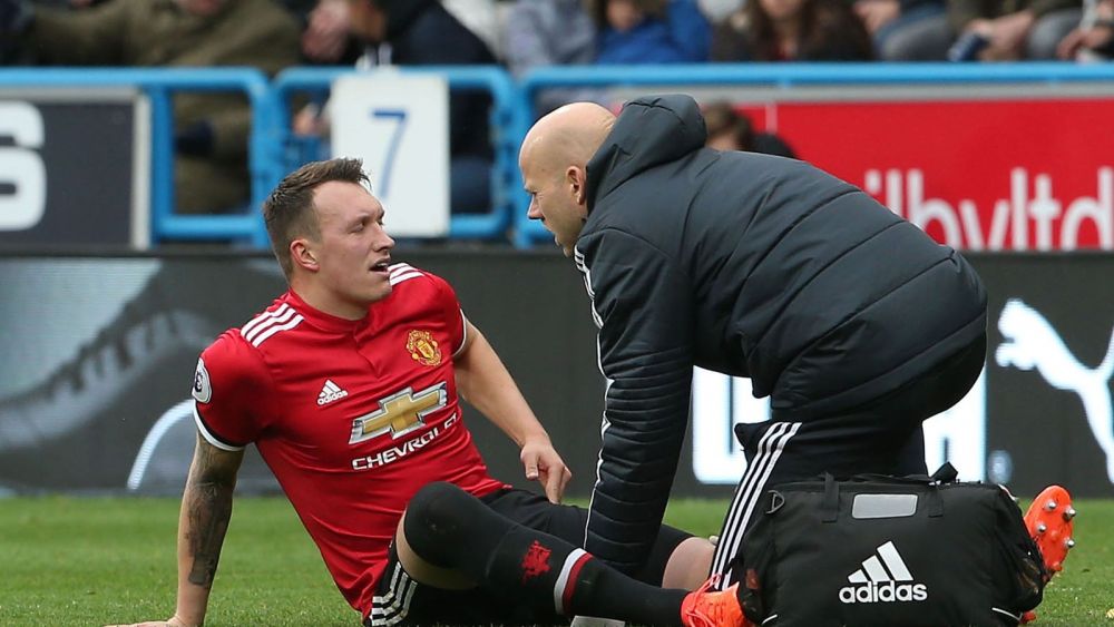 Phil Jones Akhirnya Cabut dari Manchester United