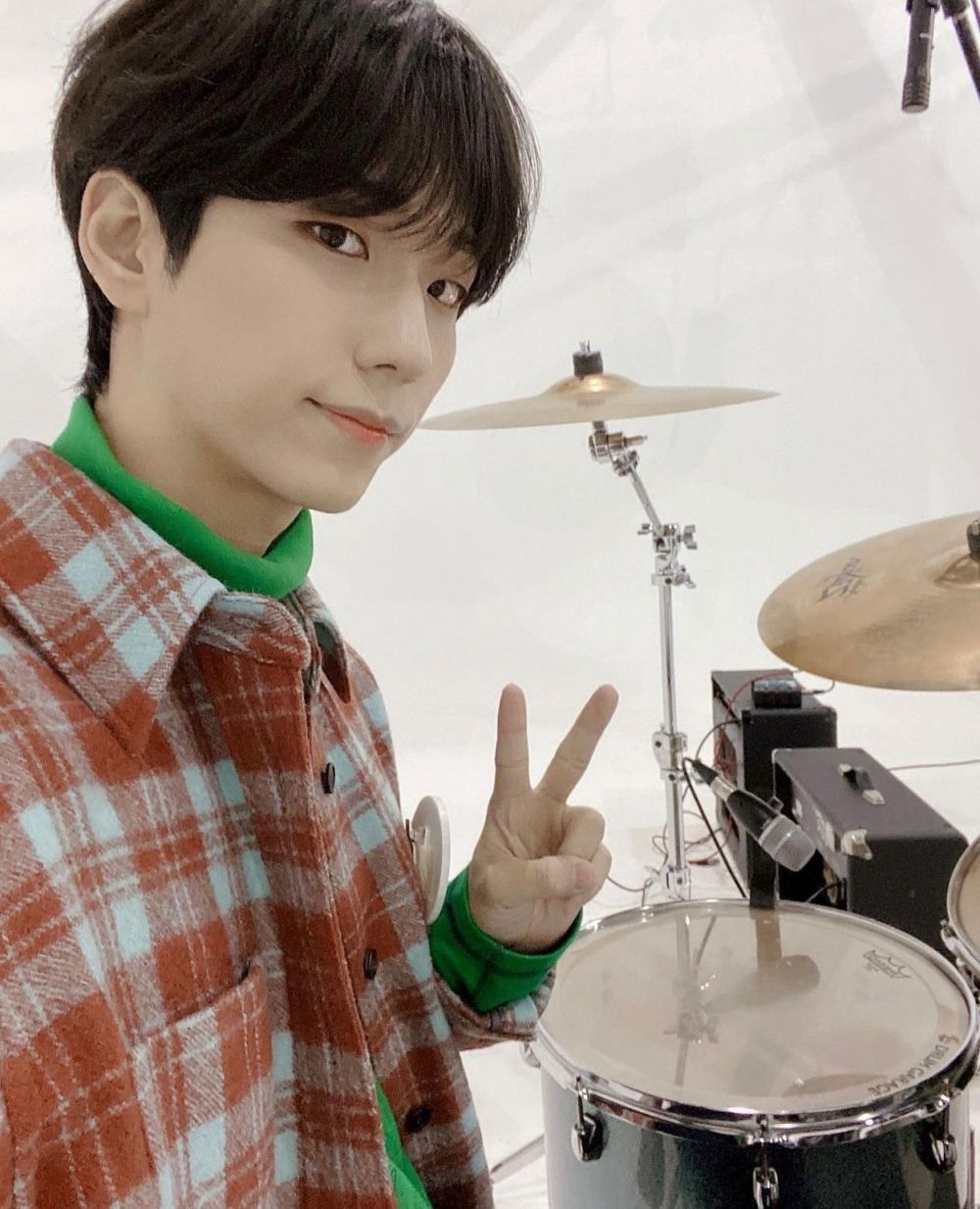 10 Fakta Gunil, Drummer Kece Band Rookie Xdinary Heroes