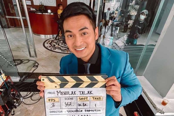 Ungkap Suka Duka Main Saham, 10 Gaya Ichal Muhammad yang Eksis Akting