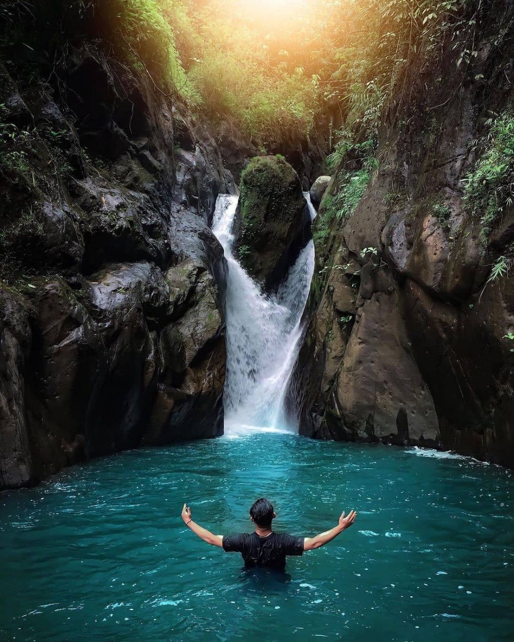 10 Potret Curug Rahong, Air Terjun dengan Lanskap Memukau di Garut