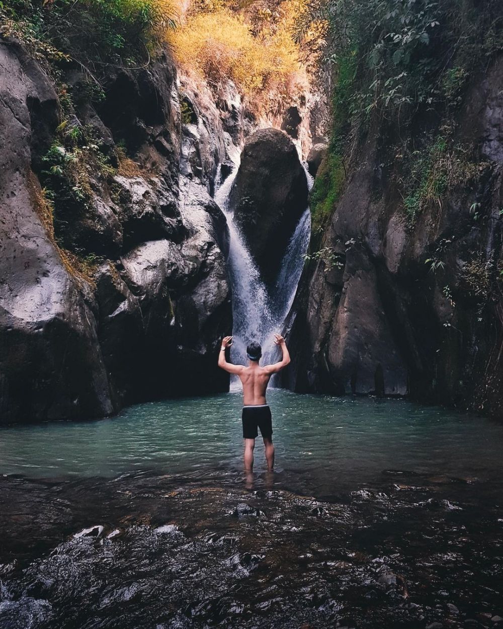 10 Potret Curug Rahong, Air Terjun dengan Lanskap Memukau di Garut