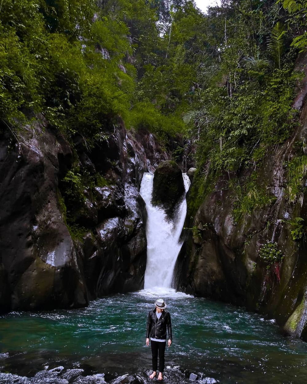 10 Potret Curug Rahong, Air Terjun dengan Lanskap Memukau di Garut