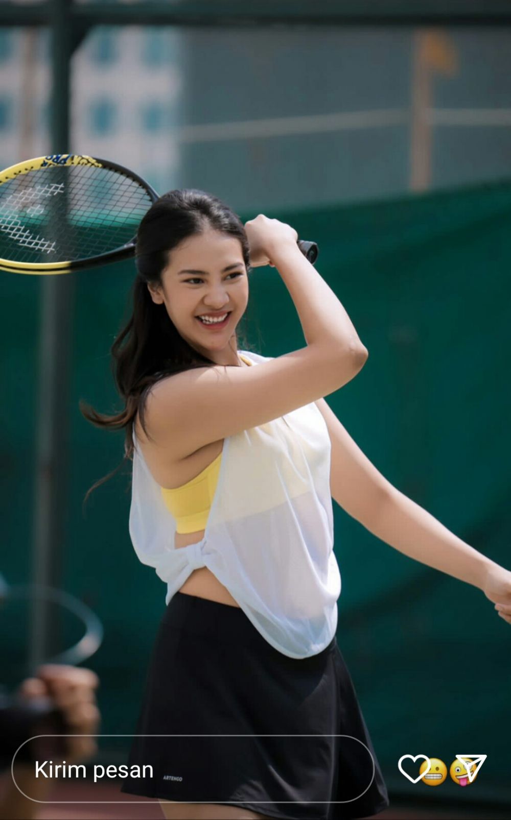 9 Potret Anya Geraldine Main Tenis Penuh Semangat