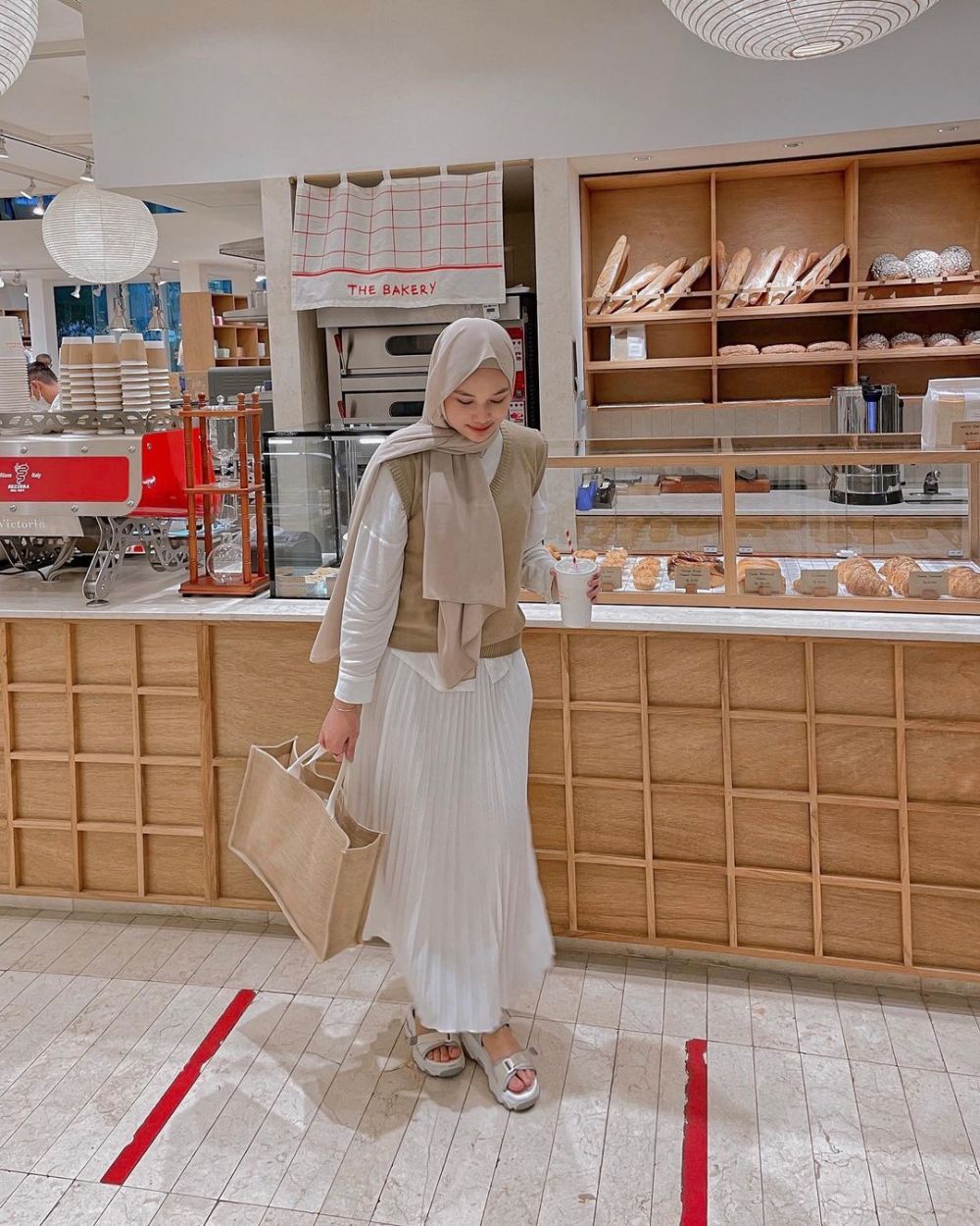 11 OOTD Hijab Untuk Millenials Ala Ananza Prili, Penuh Positif Vibes