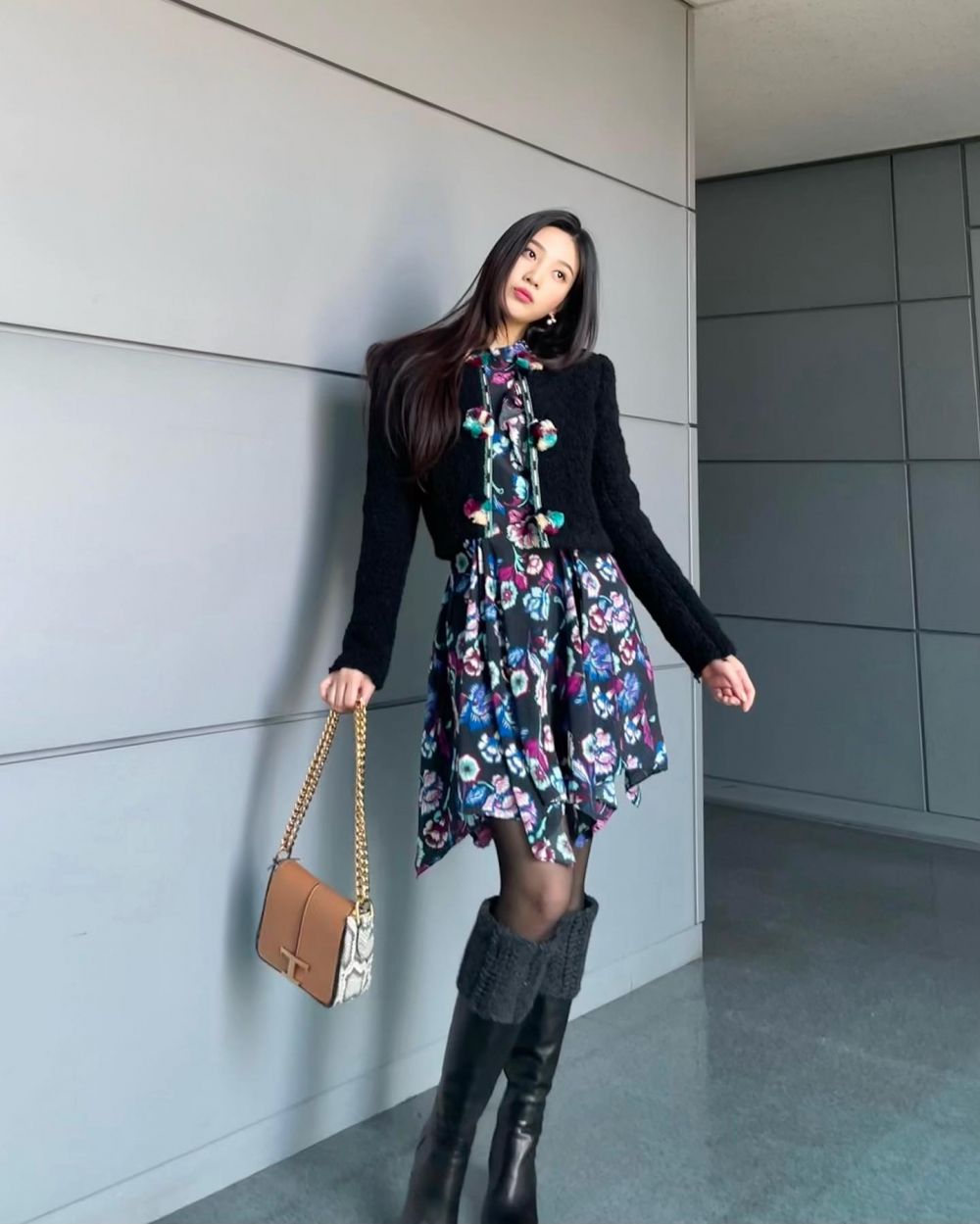 13 Inspirasi Dress Bermotif ala Joy Red Velvet, Catchy Buat OOTD!