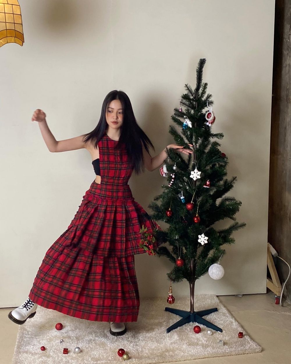 12 Inspirasi Dress Bermotif ala Yeri Red Velvet, Catchy Buat OOTD 