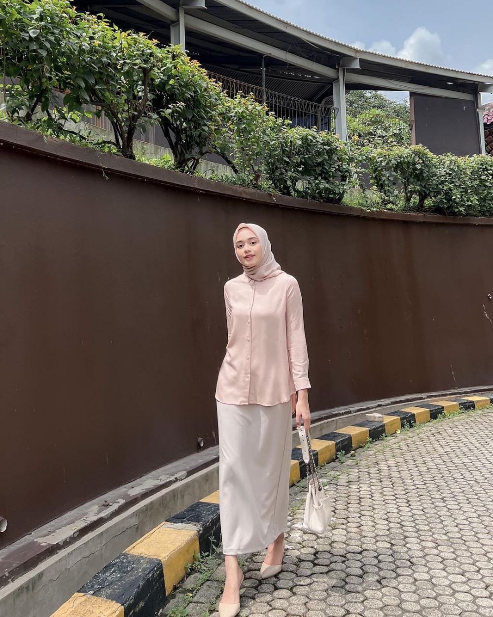 9 Inspirasi Outfit Hijab Ke Kantor ala Nazlia Rahma, Super Stylish!