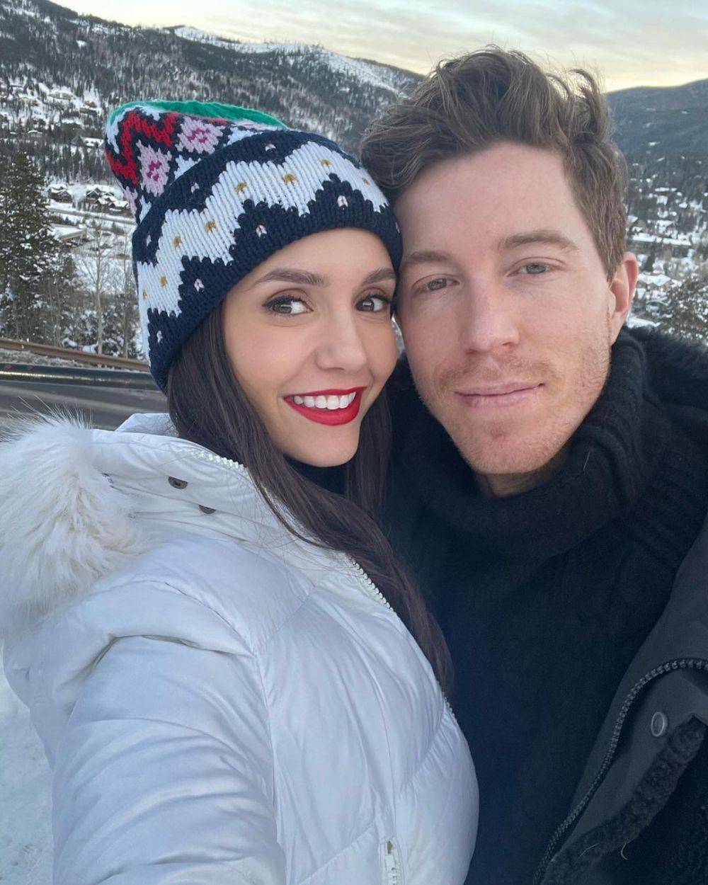 2 Tahun Pacaran, 10 Kebersamaan Nina Dobrev Dan Shaun White