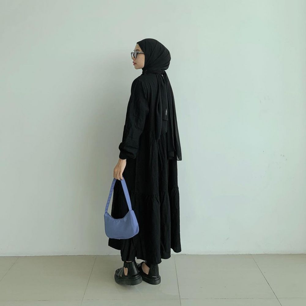 7 Ide Mix and Match Hijab Monokrom ala Selebgram Kakpit