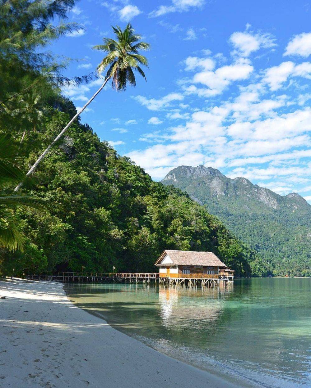 10 Pesona Pantai Ora, Destinasi Wisata Romantis Di Maluku