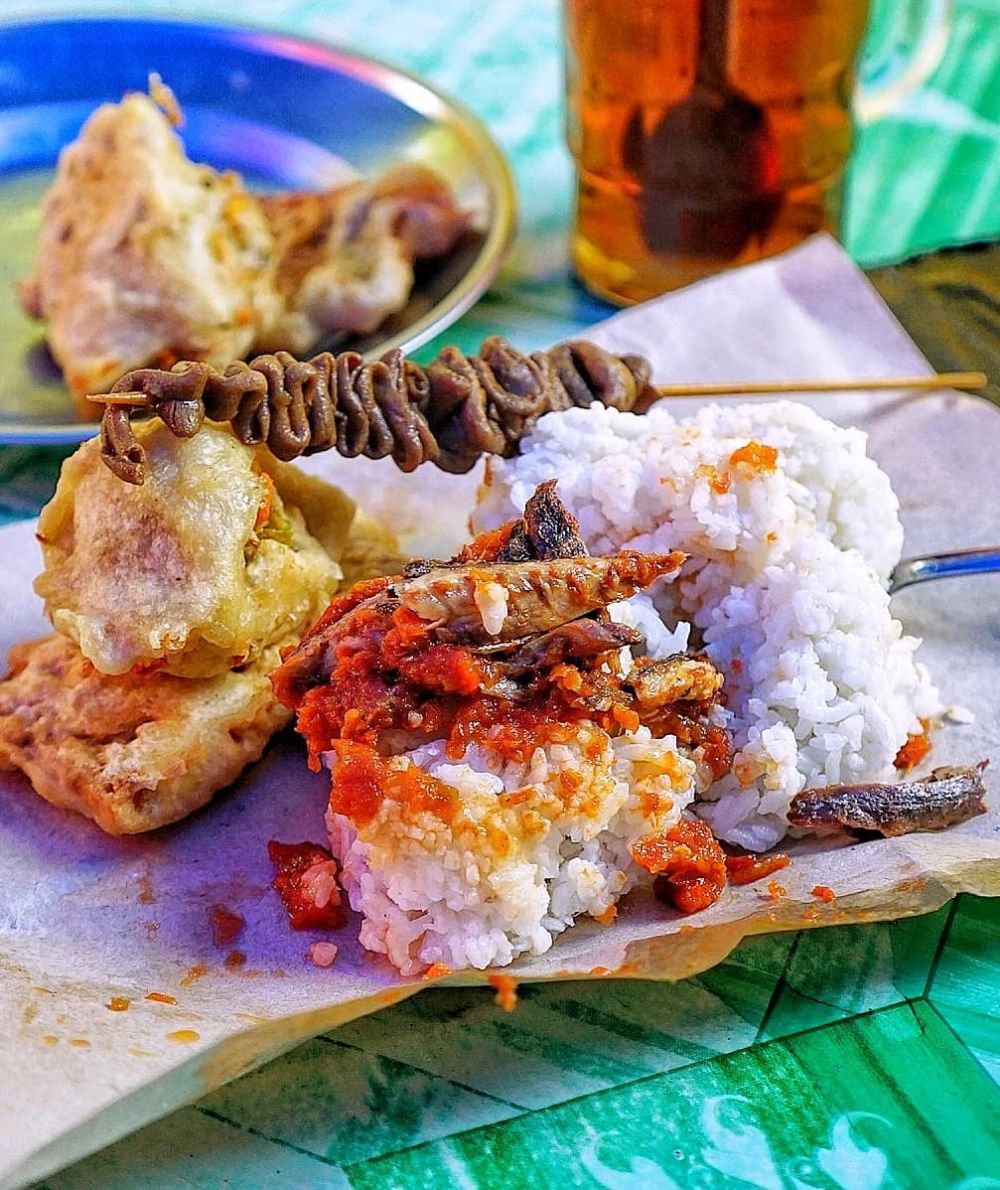 5 Serba-serbi Nasi Kucing, Makanan Penyelamat Kantong di Akhir Bulan