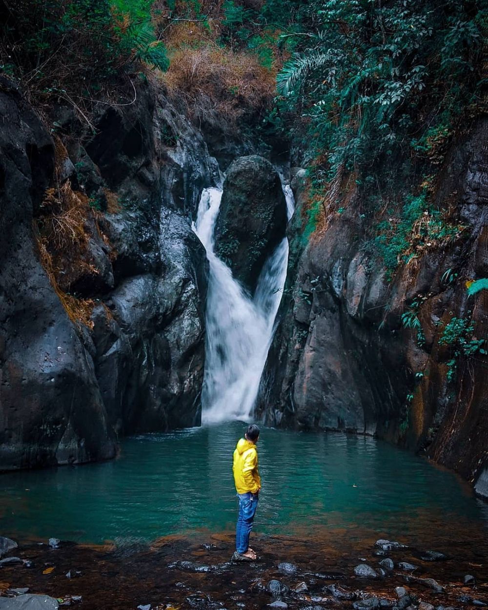 10 Potret Curug Rahong, Air Terjun dengan Lanskap Memukau di Garut