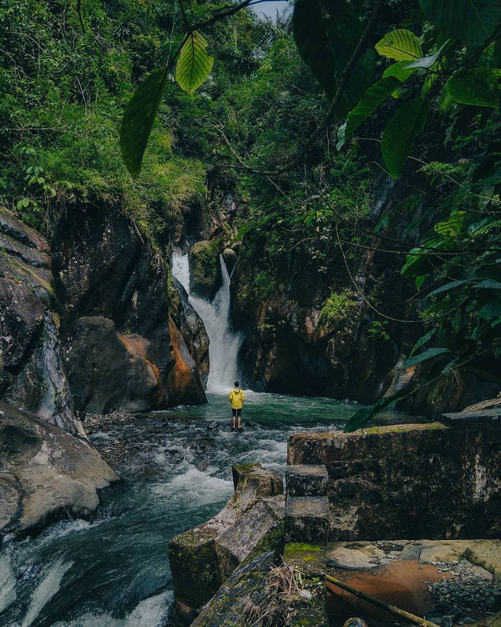 10 Potret Curug Rahong, Air Terjun dengan Lanskap Memukau di Garut