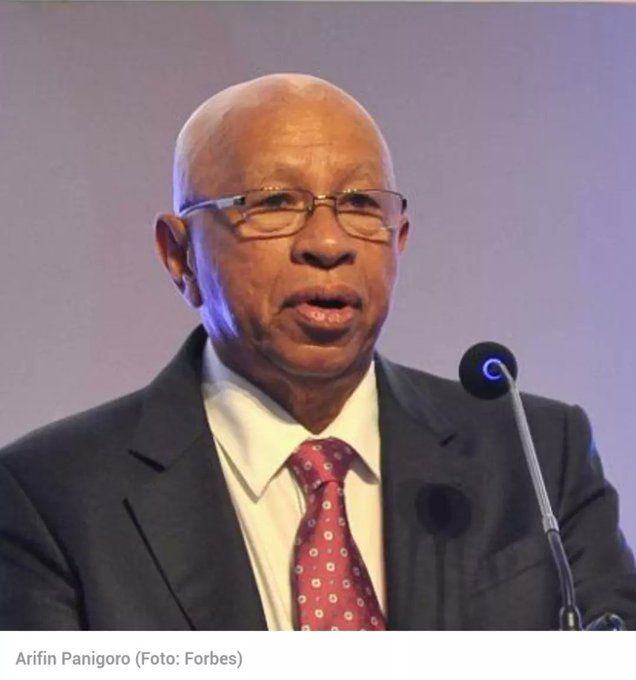 Jokowi Takziah ke Rumah Duka Arifin Panigoro, Ikut Salat Jenazah