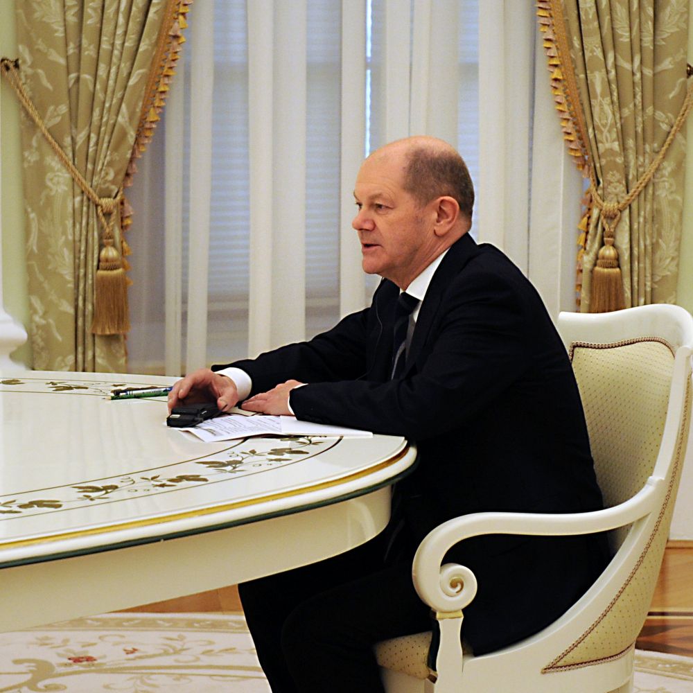 Путин макрон длинный стол