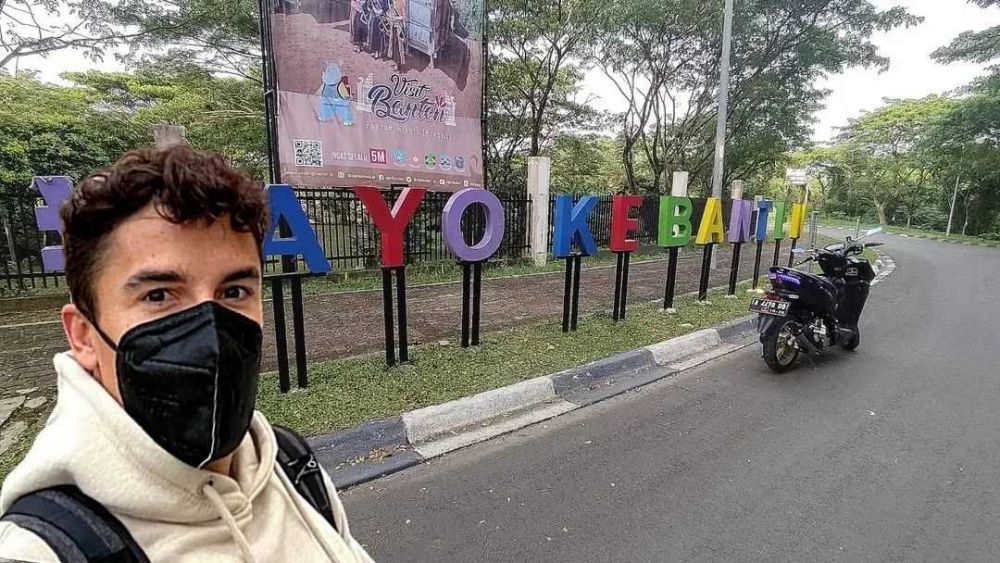 Kocak, 10 Foto Editan Marc Marquez Jalan-jalan di Banten