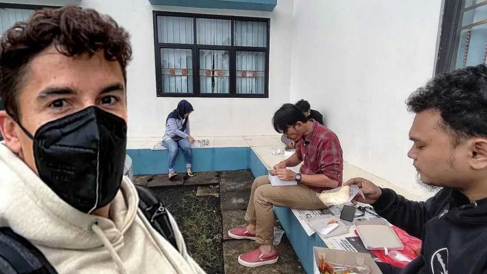 Kocak, 10 Foto Editan Marc Marquez Jalan-jalan di Banten