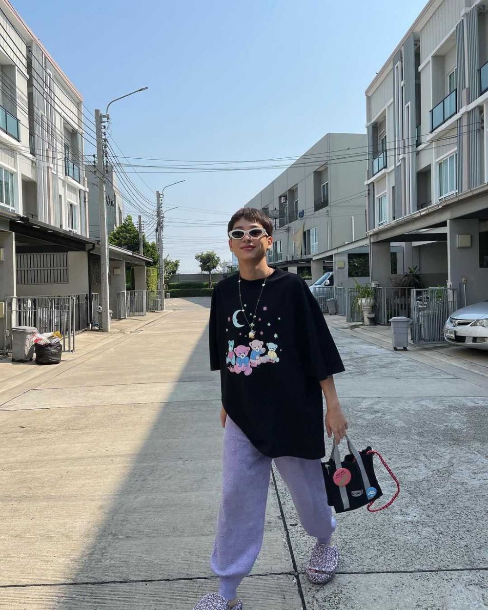 10 Ide Mix and Match Baggy Clothes ala Gun Atthaphan