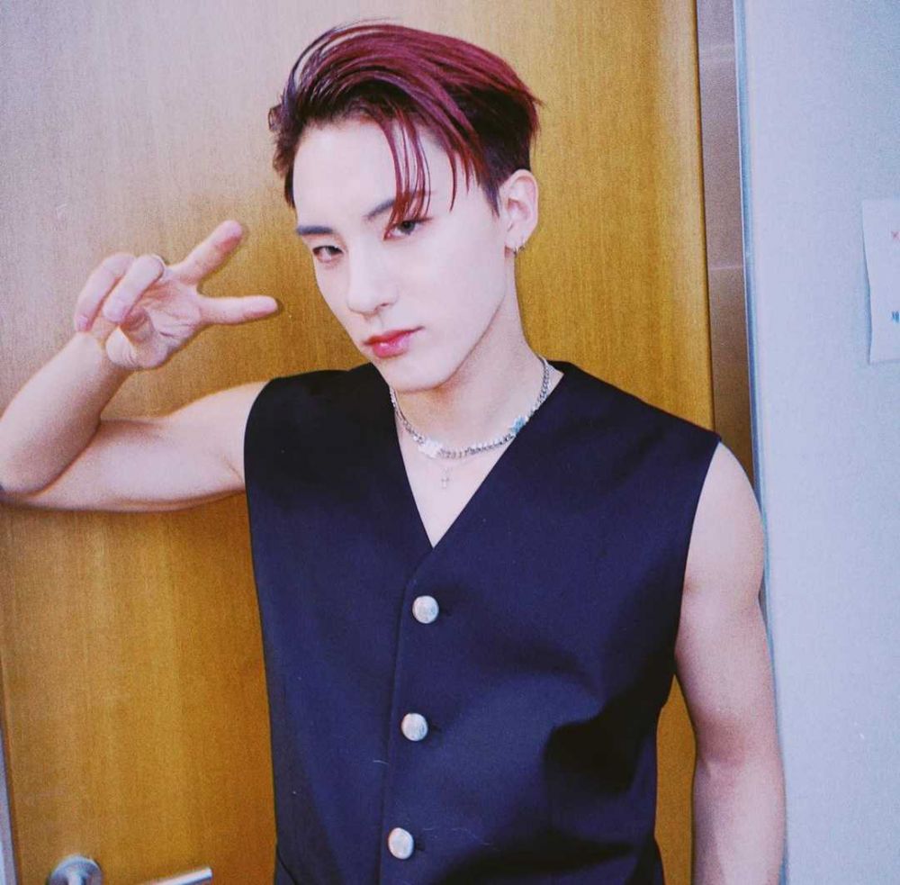 9 Idol KPop Cowok yang Terungkap Telah Divaksinasi COVID-19