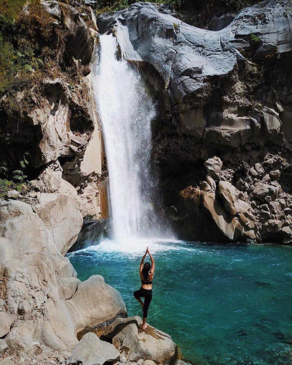 Ini 9 Rekomendasi Wisata Air Terjun di Pulau Lombok, Sejuk Banget!