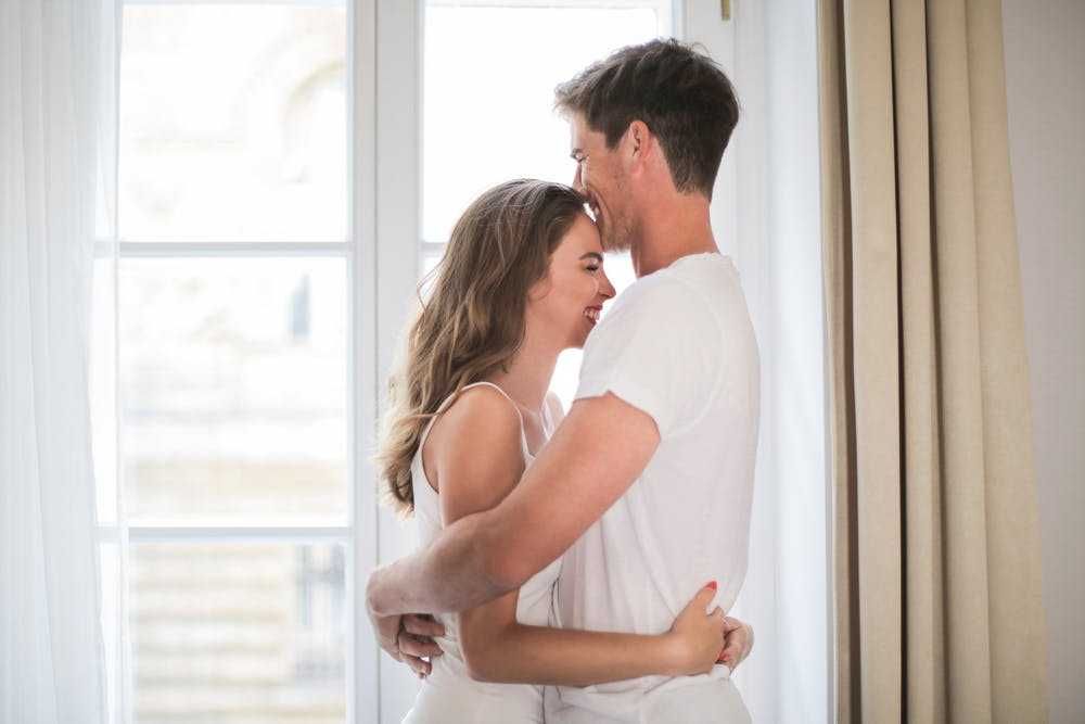 5 Tanda Pasangan Tak Merasa Puas saat Berhubungan Intim, Sudah Tahu?