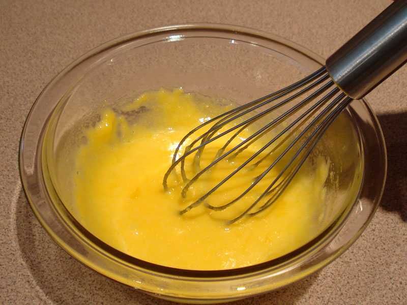 Лимон с касторовым маслом. Масло желток мед. Яичный желток и масло. Маска для волос с желтком. Маска из муки для волос.