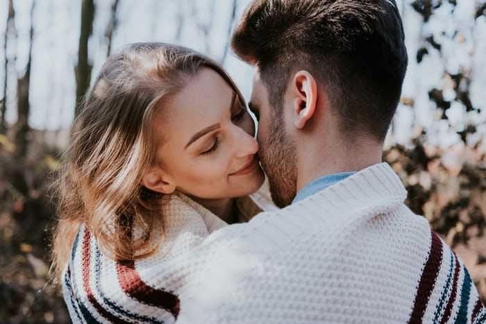 7 Manfaat Rutin Berhubungan Seks dengan Pasangan, Full Senyum