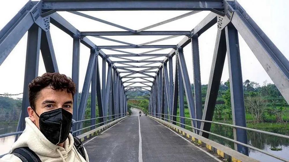 Kocak, 10 Foto Editan Marc Marquez Jalan-jalan di Banten