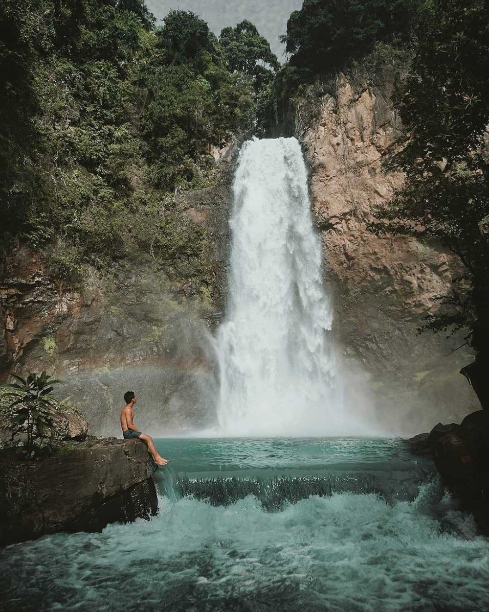 Ini 9 Rekomendasi Wisata Air Terjun di Pulau Lombok, Sejuk Banget!