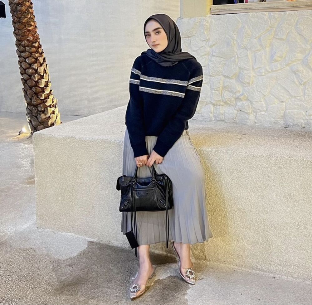 9 Inspirasi Outfit Hijab ala Dinan Fajrina, Istri 'Crazy Rich' Bandung