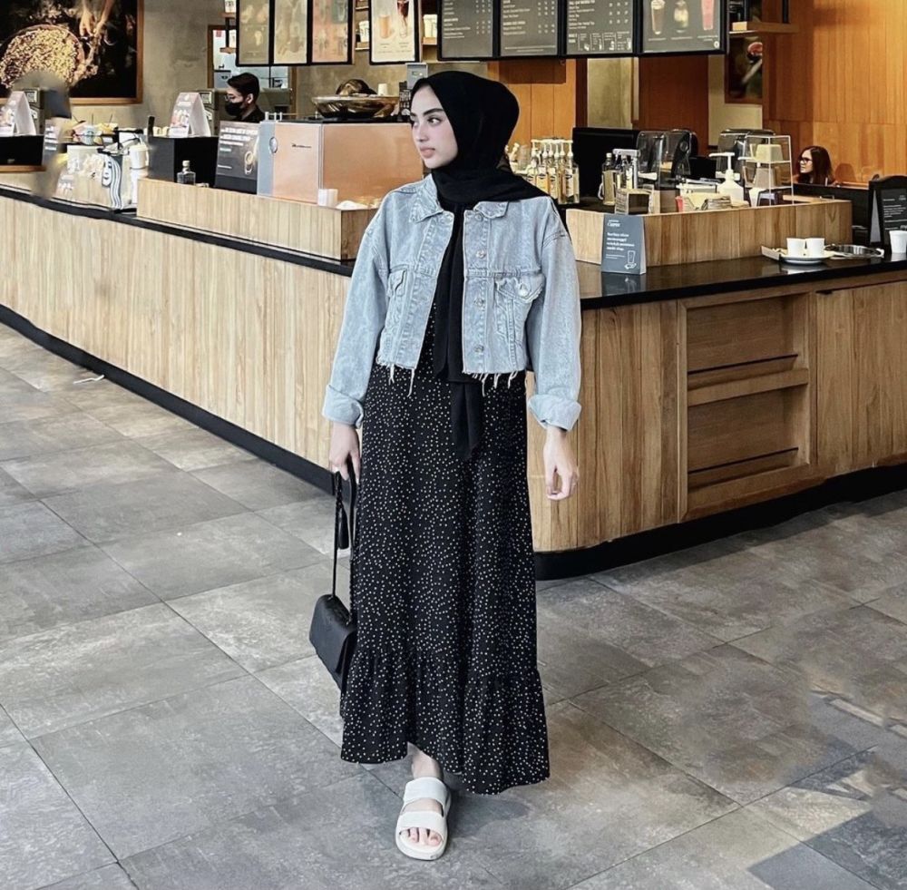 9 Inspirasi Outfit Hijab ala Dinan Fajrina, Istri 'Crazy Rich' Bandung