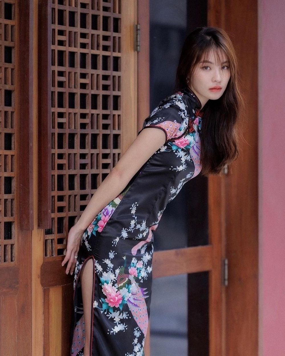 Ide Outfit Imlek, 13 Potret Aktris Thailand Pakai Baju Cheongsam