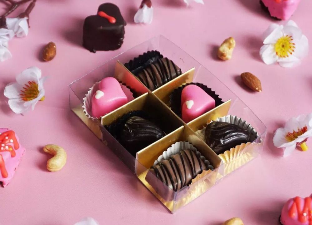 Rayakan Valentine, Delipark Mal Bagikan Cokelat Gratis 
