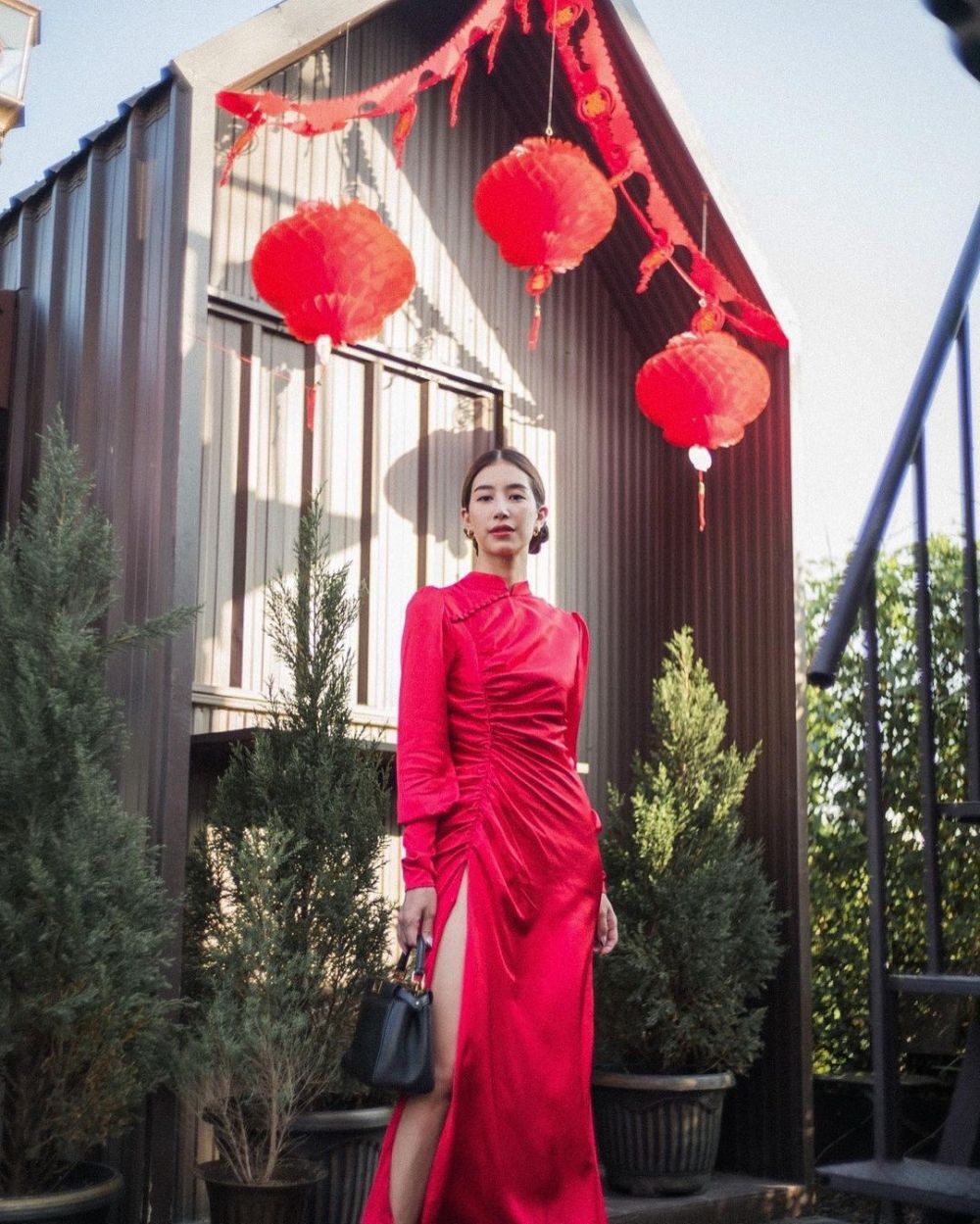 Ide Outfit Imlek, 13 Potret Aktris Thailand Pakai Baju Cheongsam
