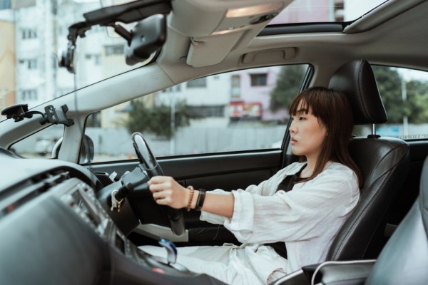 5 Cara Mengatasi Mobil yang Bunyi saat Berjalan, Cek Bagian Ini