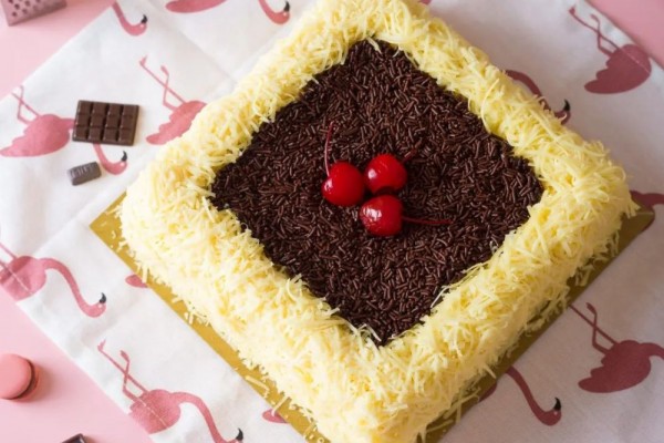 Katumbiri Custom Cake Cianjur - Mini Festive coklat drip 🤩🤩🤩. Varian  lain untuk minicake bestseller kita 🥰 Cake Ultah diameter 14cm coklat  dilapis selai stroberi kualitas tinggi dan krim yang ga ngendal