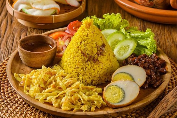 Resep dan Tips Masak Nasi Kuning untuk Tumpeng Syukuran HUT RI