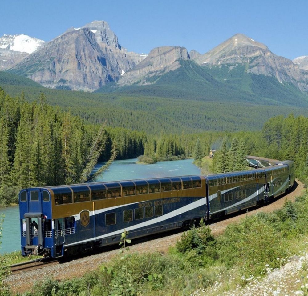 Western canada. Rocky Mountaineer (Канада). Rocky Mountaineer поезд. Трансконтинентальная железная дорога Банф. «Путешествие по Канаде на Rocky Mountaineer».