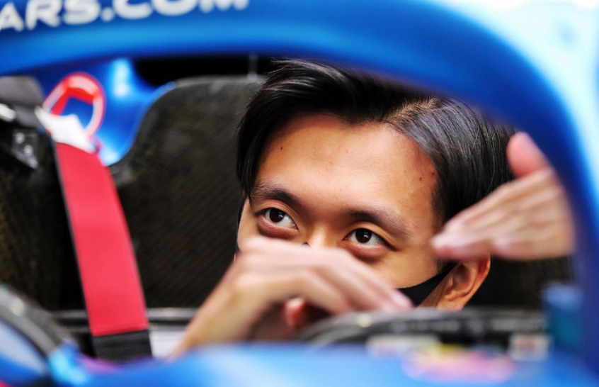 10 Potret Guanyu Zhou, Pembalap Asal China Pertama Di F1