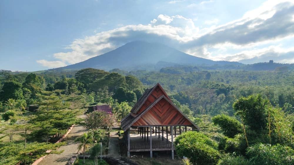 6 Potret Keindahan Kebun Teh Pagaralam di Kaki Gunung Dempo Sumsel