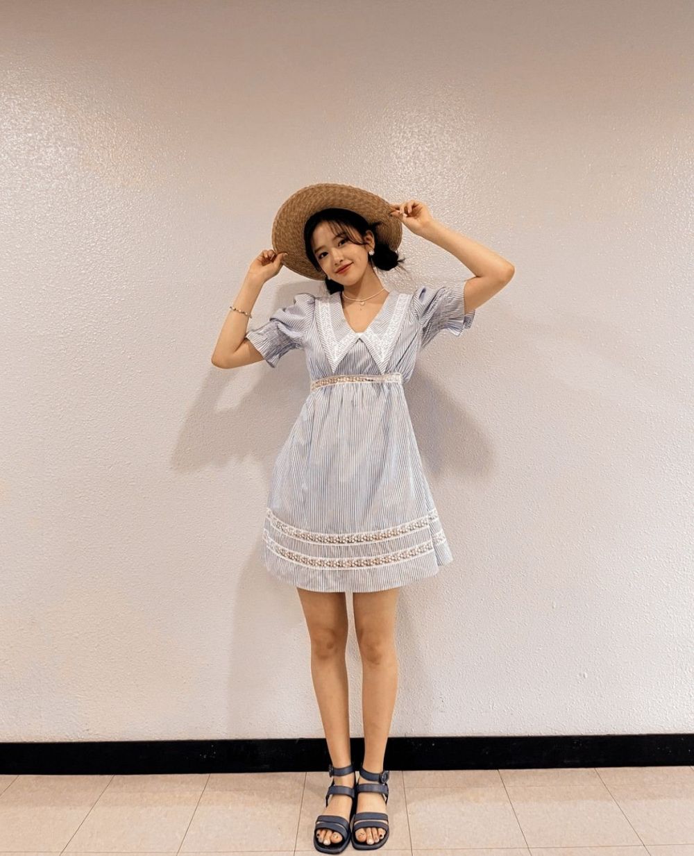 13 Inspirasi Outfit Kasual ala Ahn Yujin IVE, Cocok Buat Cewek Tinggi 