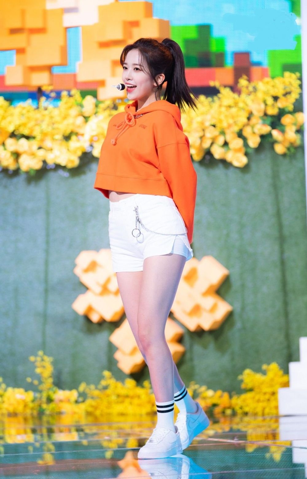 13 Inspirasi Outfit Kasual ala Ahn Yujin IVE, Cocok Buat Cewek Tinggi 