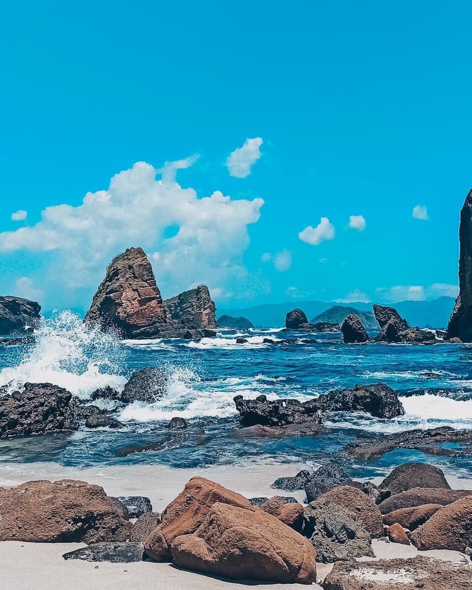 10 Pesona Papuma Pantai Eksotis Tersembunyi Di Balik