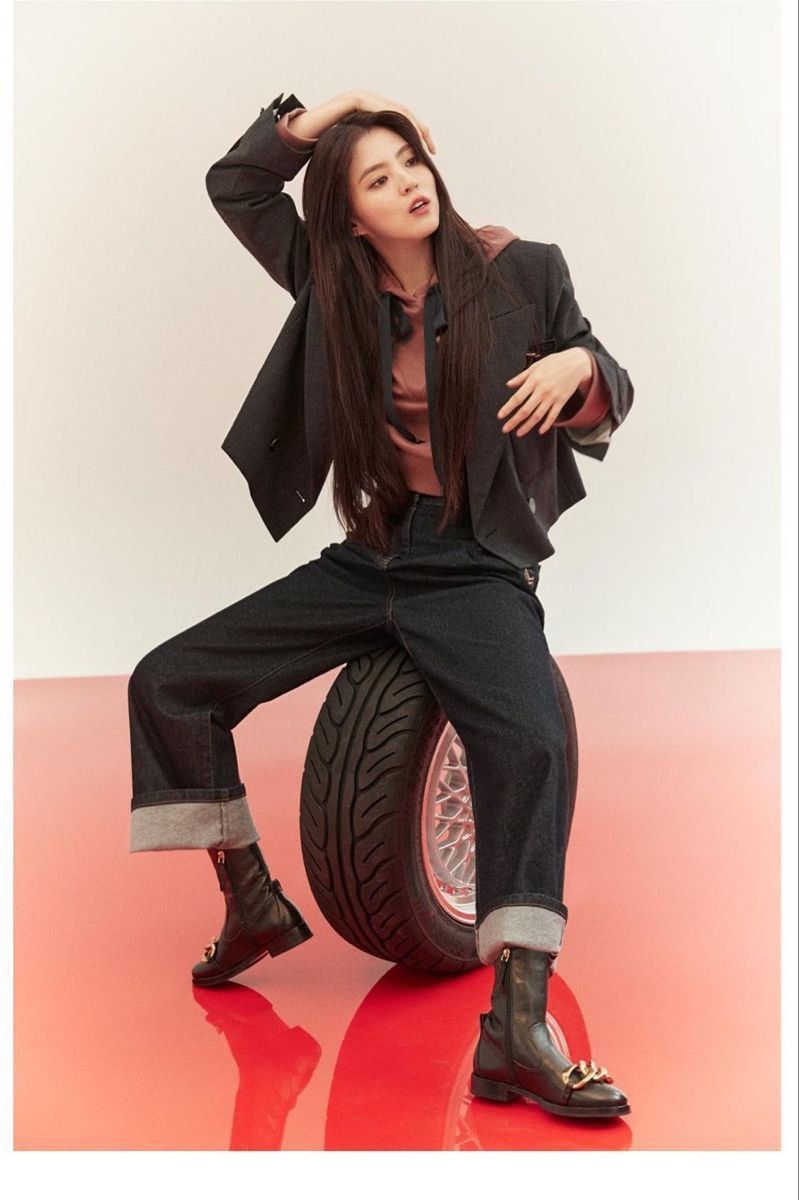 13 Inspirasi Outfit Kasual ala Aktris Han So Hee, Catchy Buat OOTD!
